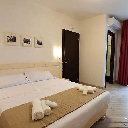 Camere Le Vie Di Omero Bed & Breakfast